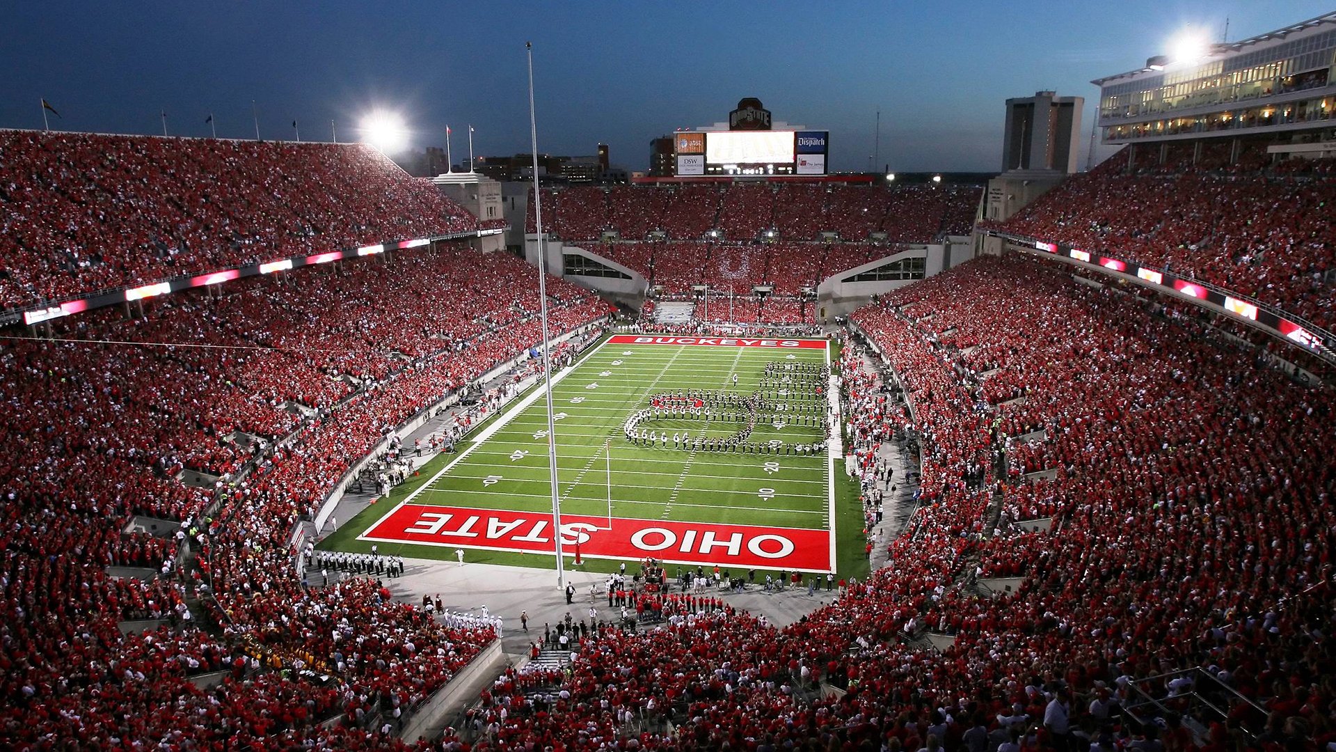 开云入口-城市夜间慢跑活动，灯火亮丽中的运动时光，城市夜跑注意事项