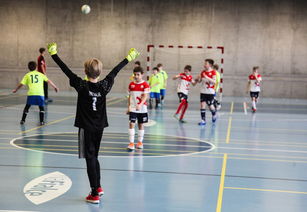 开云体育官方下载-四国蝶泳转身用时差距仅0.07秒，蝶泳转身动作